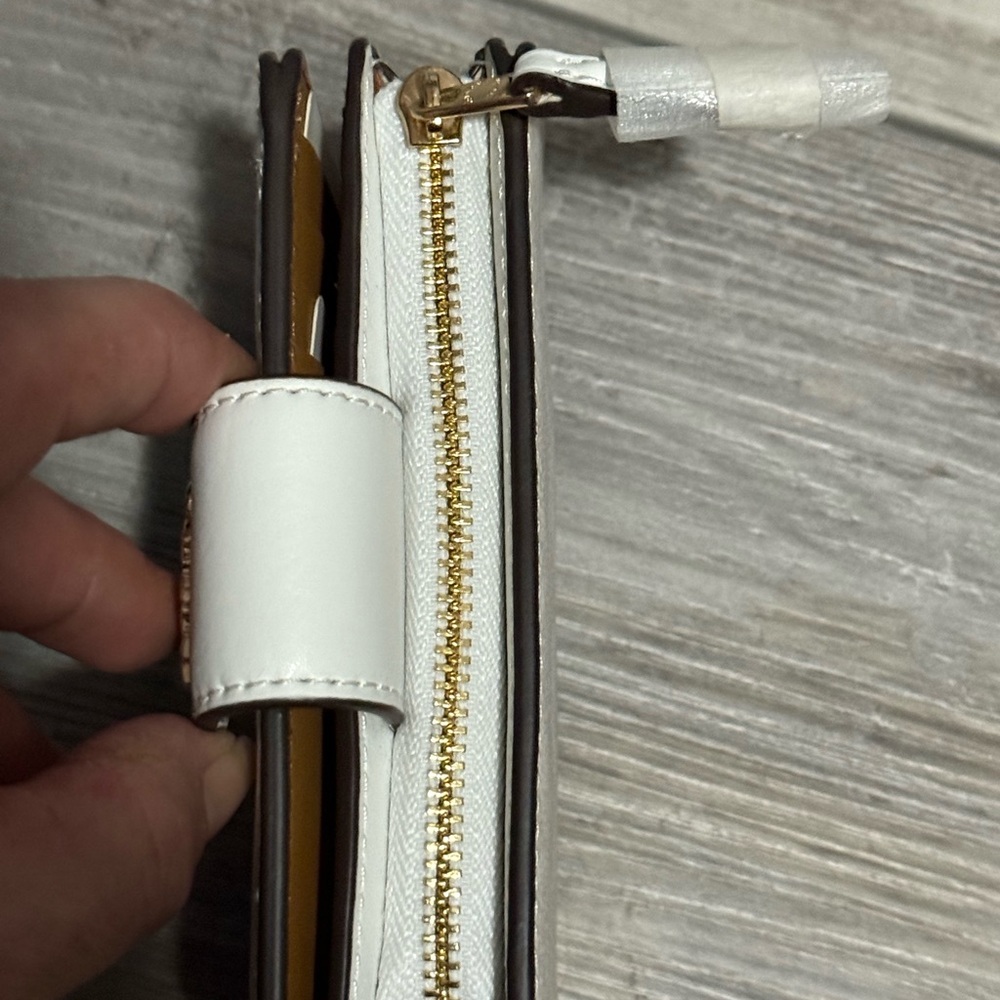 Coach Ivory Leather Wallet with Gold Accents NWOT - Picture 8 of 8